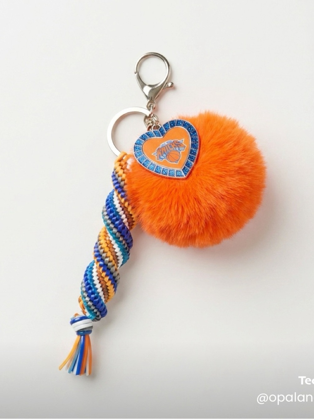 🌟Knicks Glow-Up Pom Keychain - Picture 2 of 4